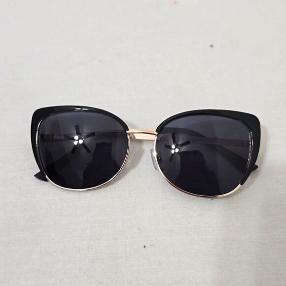 Oscar de La Renta Sunglasses main image 6